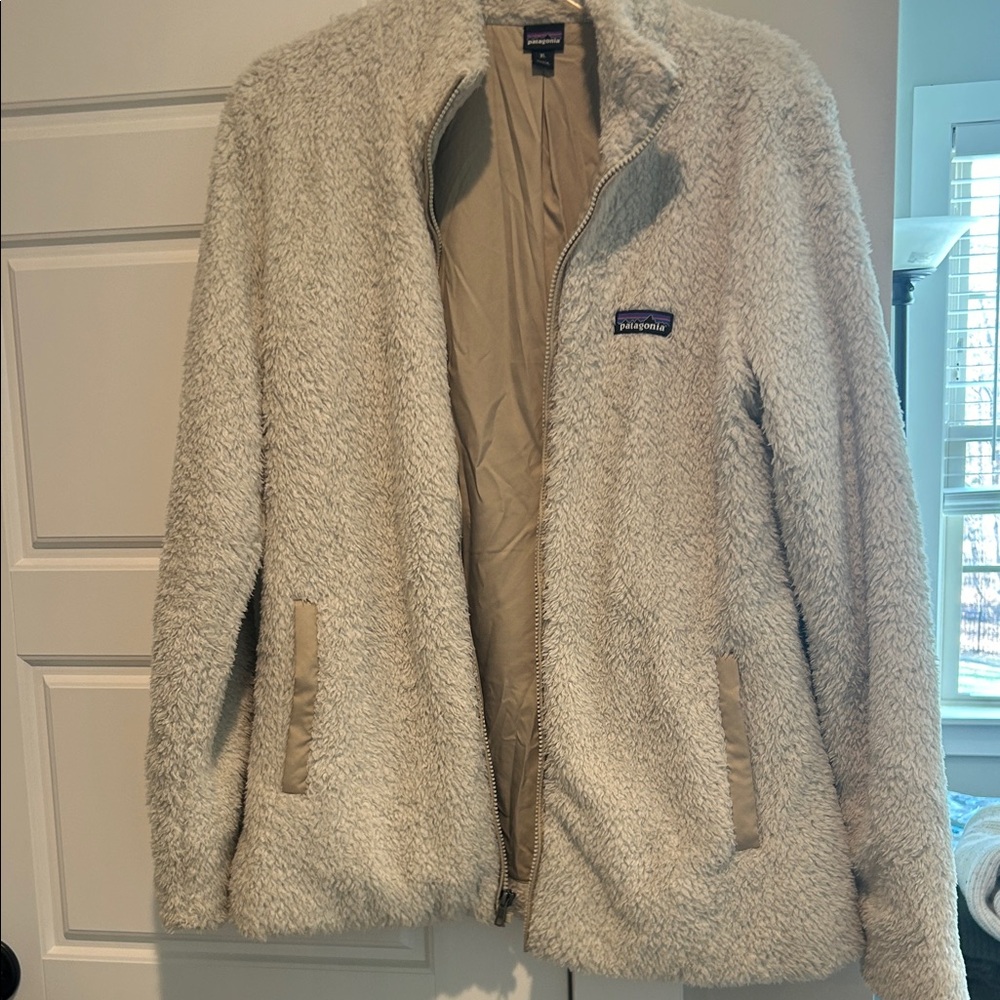 Patagonia Women's Off-White Teddy Jacket size XL